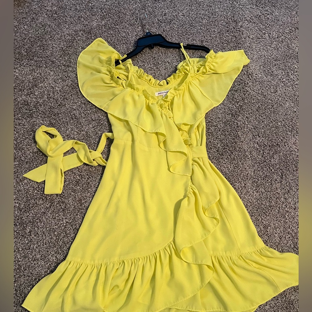Jealous tomato beautiful dress, yellow color size large